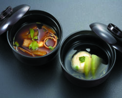 赤だし / 吸物 380円(税込)